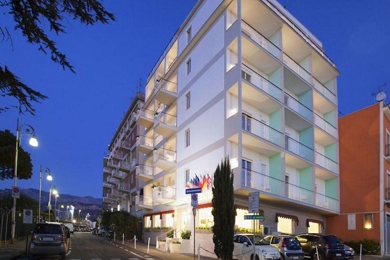 Hotel La Meridiana Sorrento Exterior foto