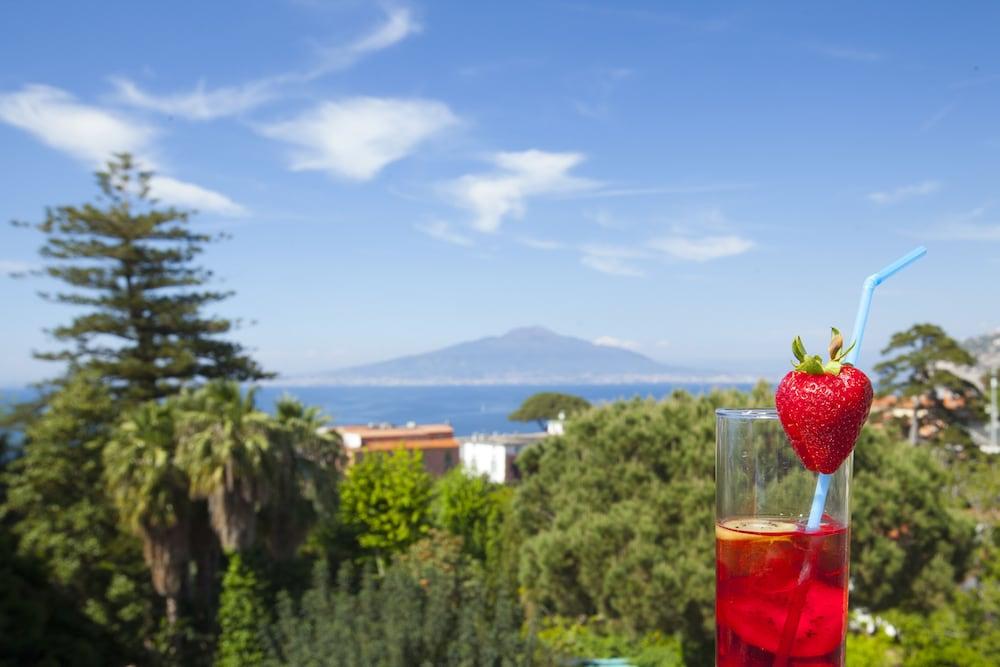 Hotel La Meridiana Sorrento Exterior foto