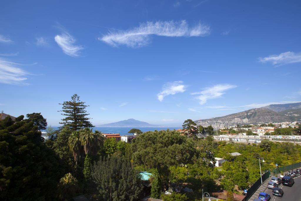 Hotel La Meridiana Sorrento Exterior foto